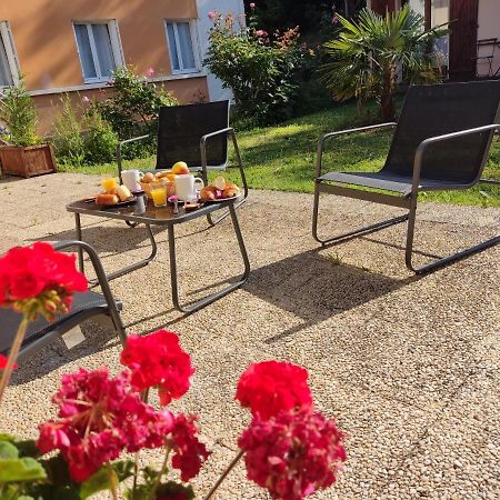Hotel Montespan Lussac-les-Chateaux Luaran gambar