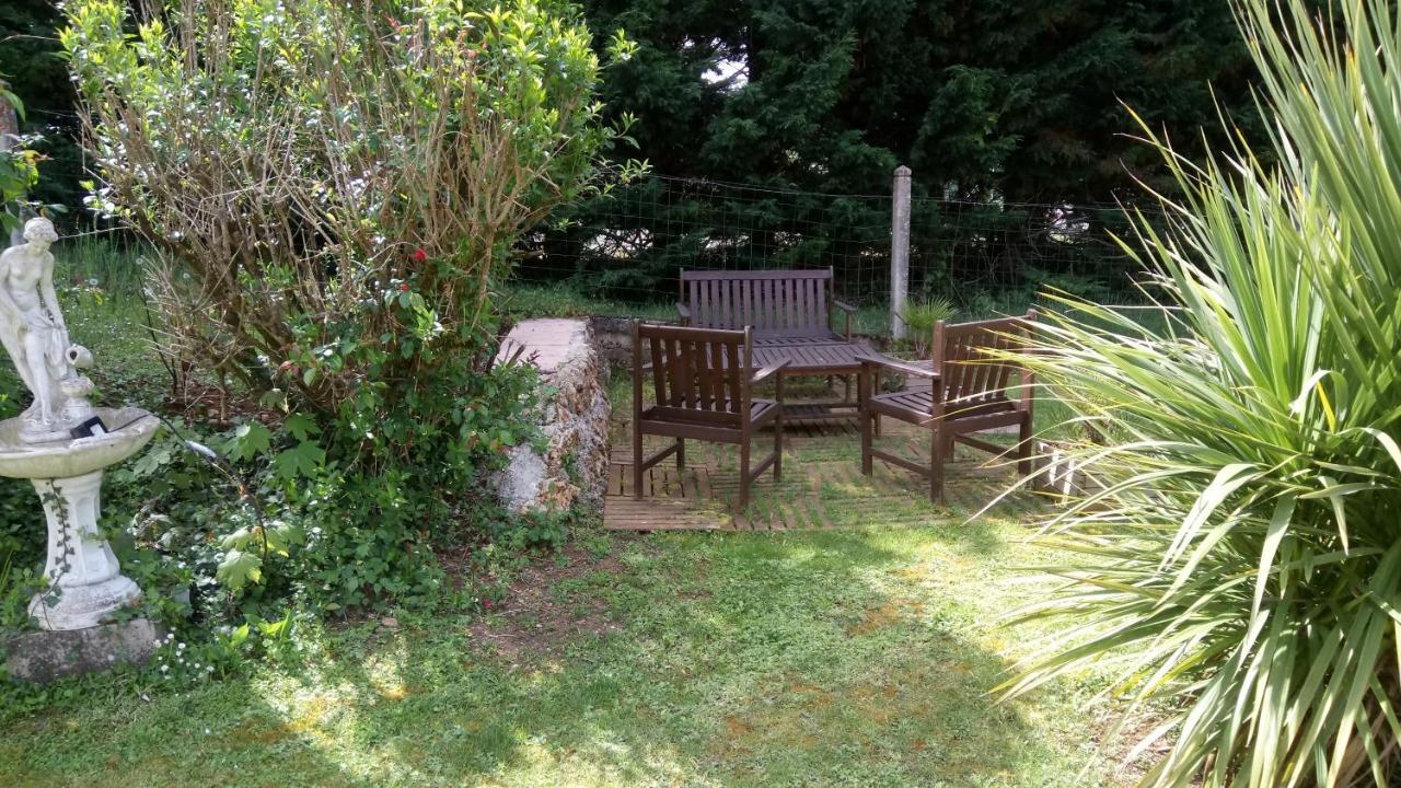 Hotel Montespan Lussac-les-Chateaux Luaran gambar