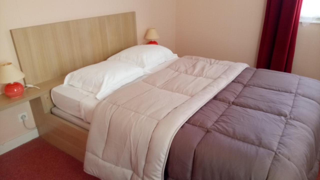 Hotel Montespan Lussac-les-Chateaux Luaran gambar