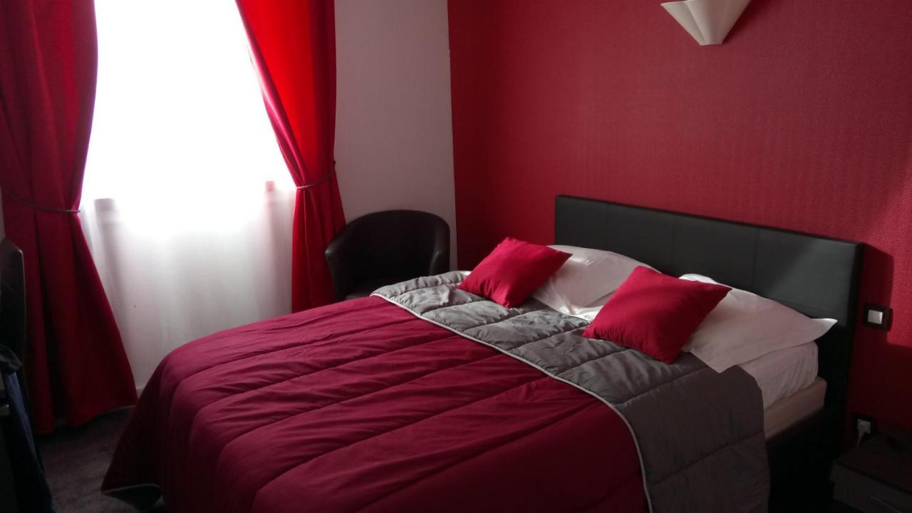 Hotel Montespan Lussac-les-Chateaux Luaran gambar
