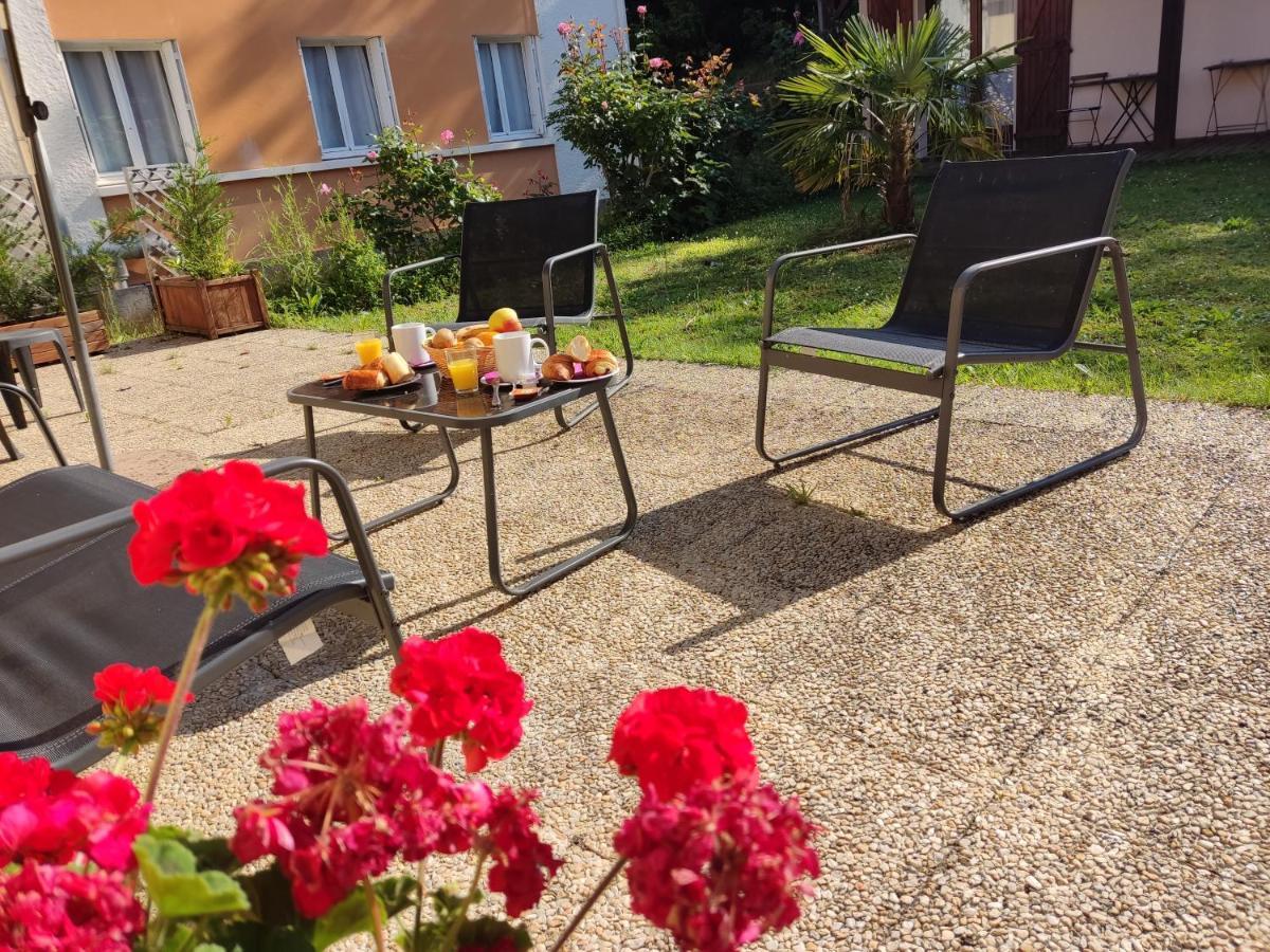Hotel Montespan Lussac-les-Chateaux Luaran gambar