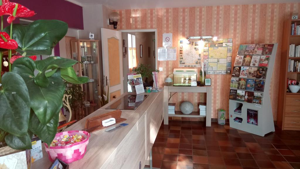 Hotel Montespan Lussac-les-Chateaux Luaran gambar