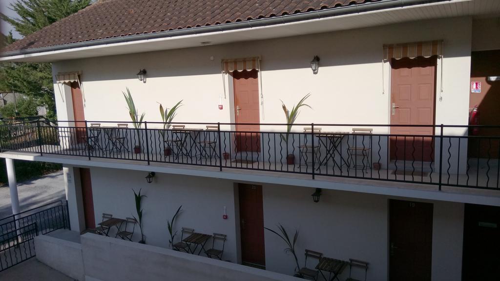 Hotel Montespan Lussac-les-Chateaux Luaran gambar