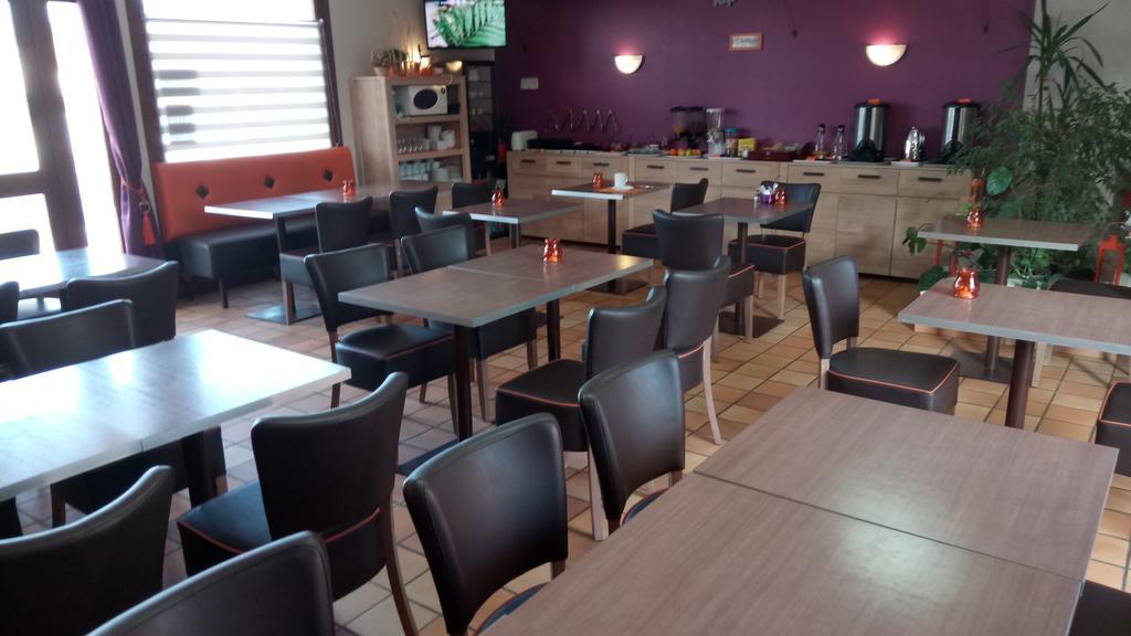Hotel Montespan Lussac-les-Chateaux Luaran gambar