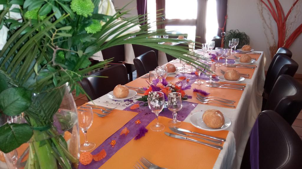 Hotel Montespan Lussac-les-Chateaux Luaran gambar