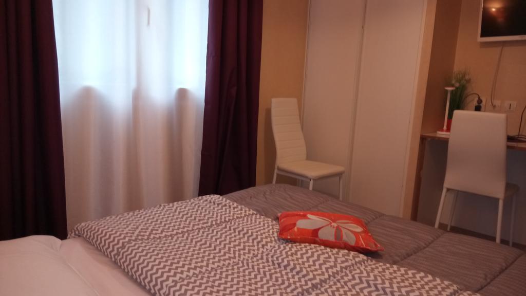 Hotel Montespan Lussac-les-Chateaux Luaran gambar