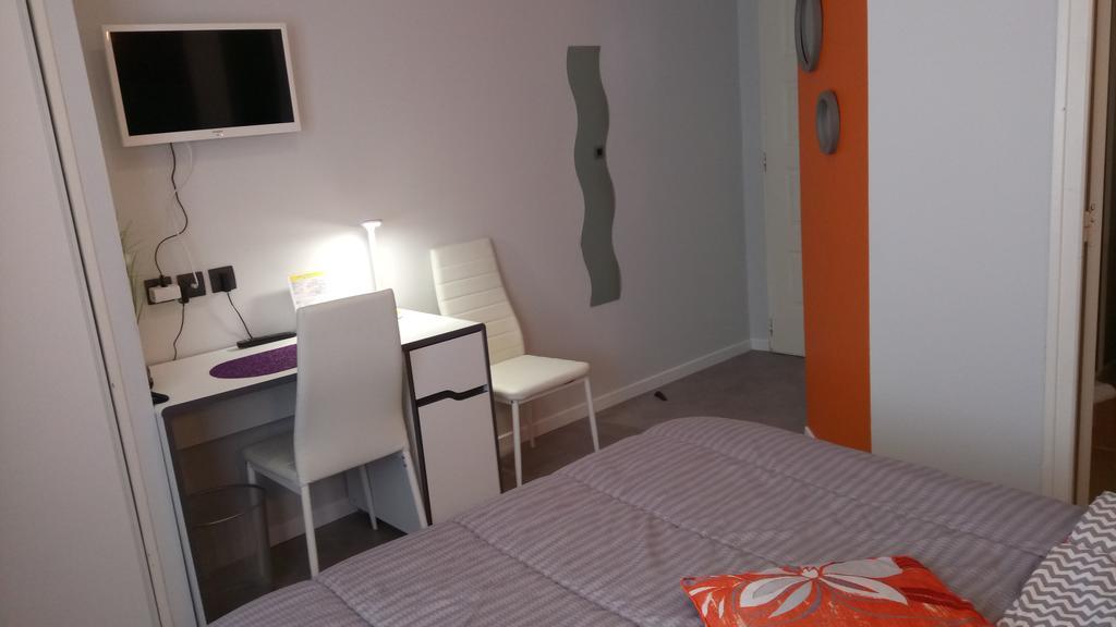 Hotel Montespan Lussac-les-Chateaux Luaran gambar