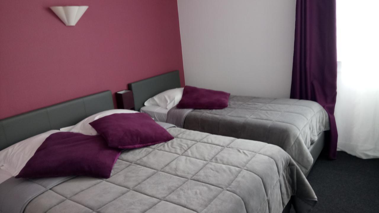 Hotel Montespan Lussac-les-Chateaux Luaran gambar