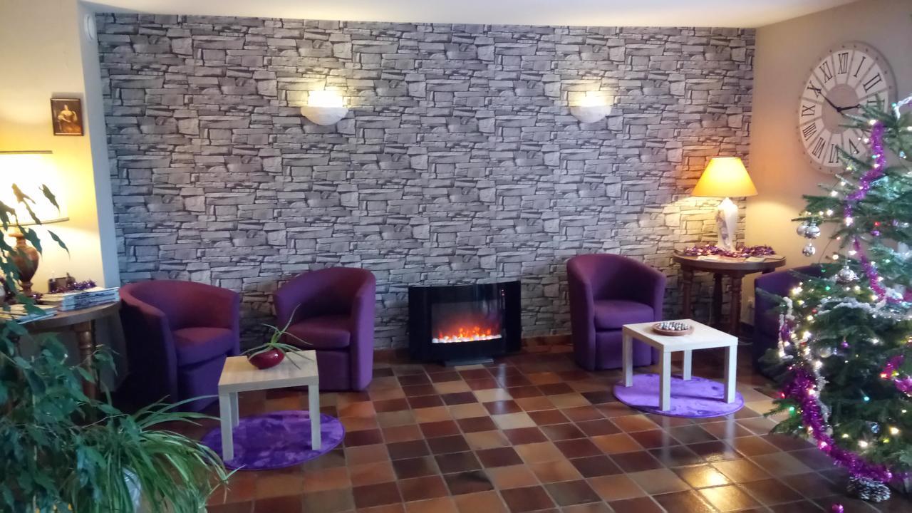 Hotel Montespan Lussac-les-Chateaux Luaran gambar