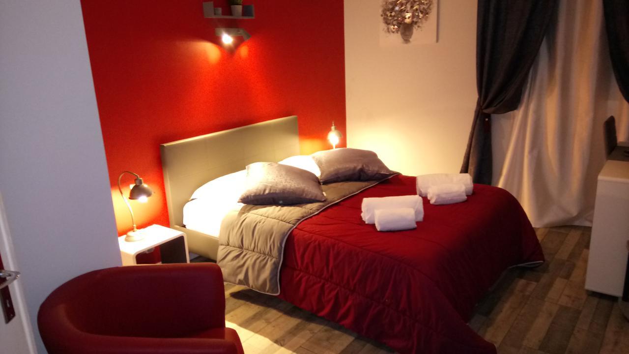 Hotel Montespan Lussac-les-Chateaux Luaran gambar