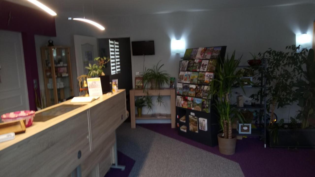 Hotel Montespan Lussac-les-Chateaux Luaran gambar