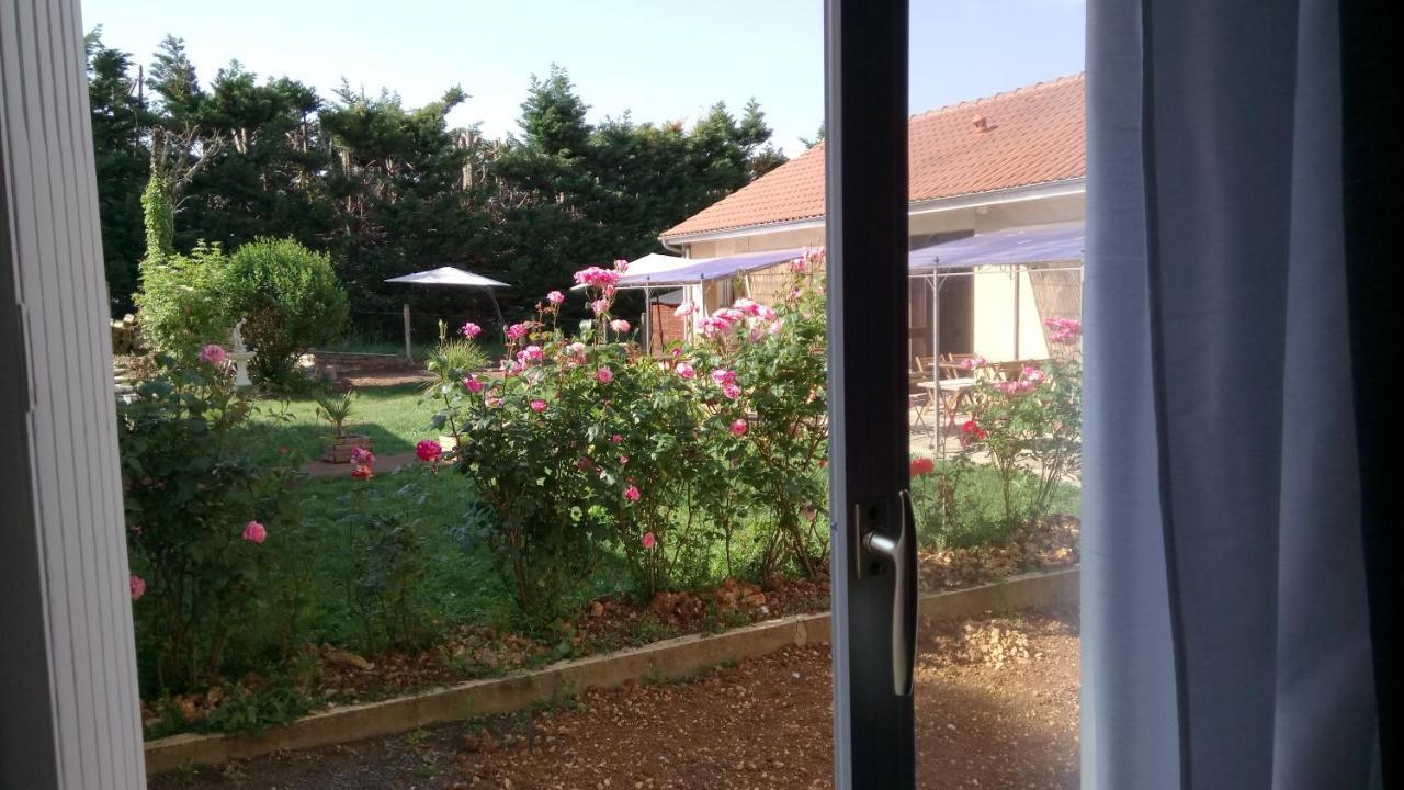 Hotel Montespan Lussac-les-Chateaux Luaran gambar